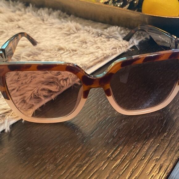 NWOT MK sunglasses tortoise fading into pink. Brown lens 😍 - Picture 2 of 4